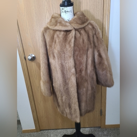 mandel's Jackets & Blazers - Mandels Vintage 60s 70s mobwife Jackie O Hollywood glam Blonde Tan Mink Fur Coat